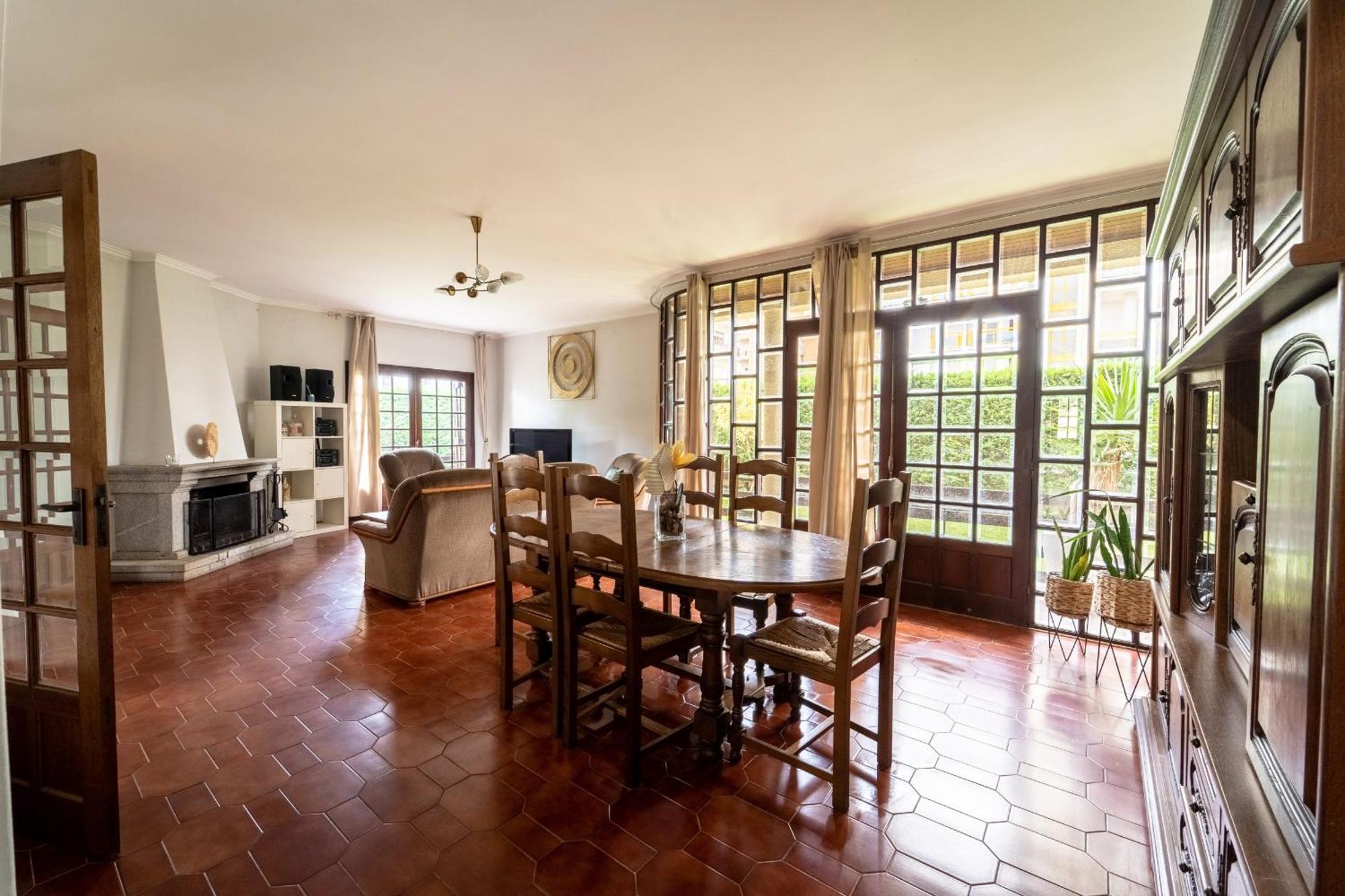 Amorosa Villa, 500M From The Beach By House And People Exterior foto