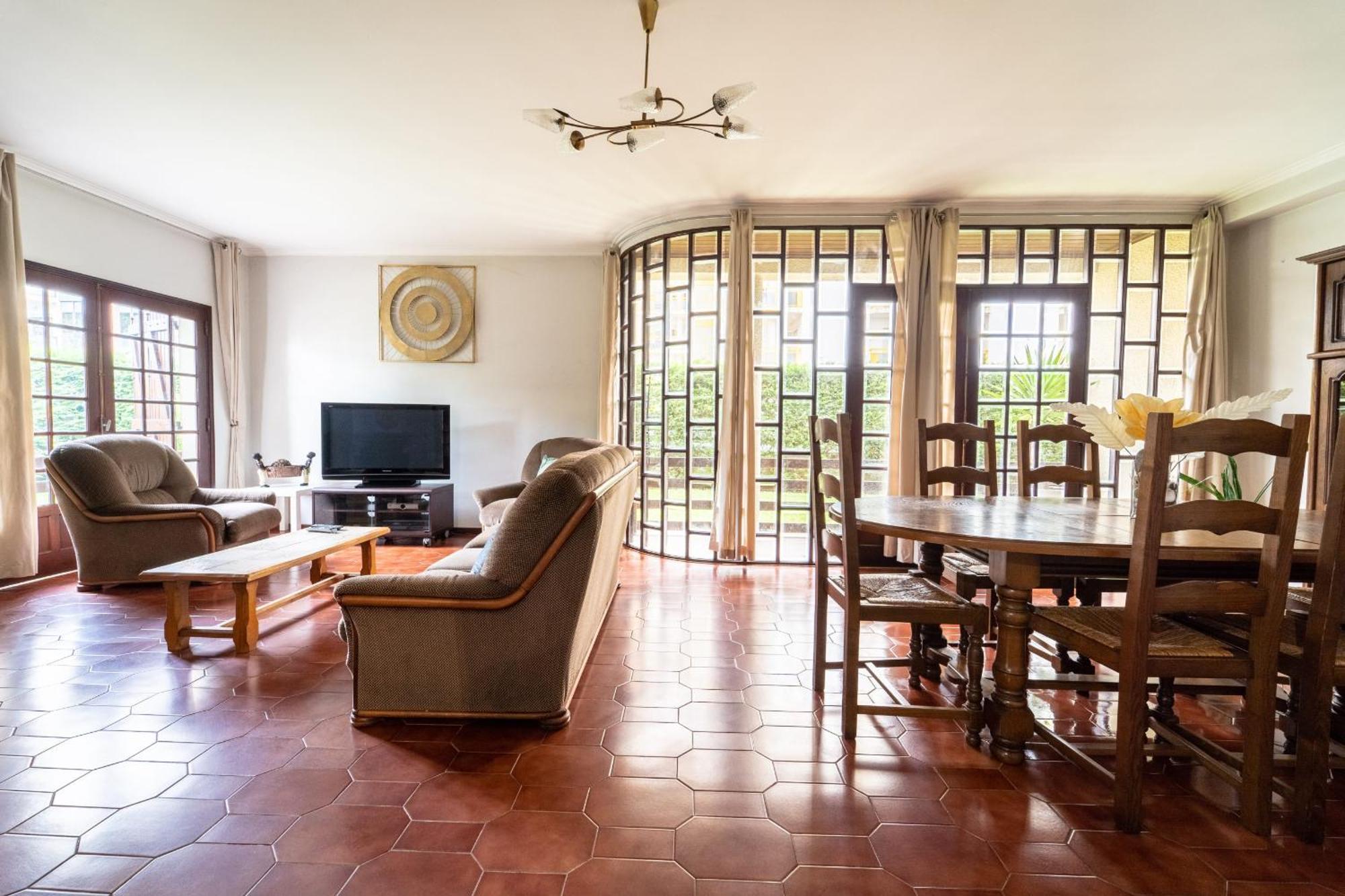 Amorosa Villa, 500M From The Beach By House And People Exterior foto