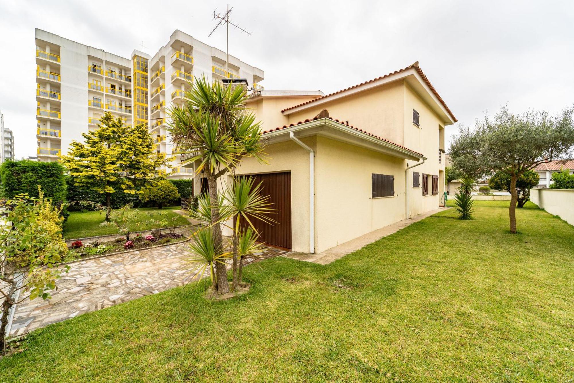 Amorosa Villa, 500M From The Beach By House And People Exterior foto